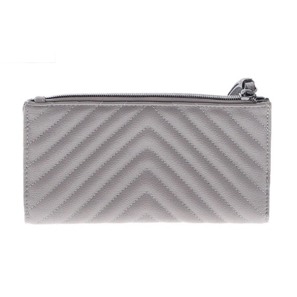 Victoria’s Secret Wallet Gray Grey Pebbled V Quilt Zip Wallet NWT New - Picture 2 of 9